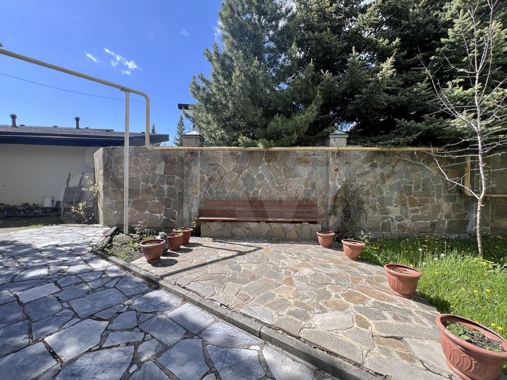 Дом 382,3 м² на участке 11,9 сот.