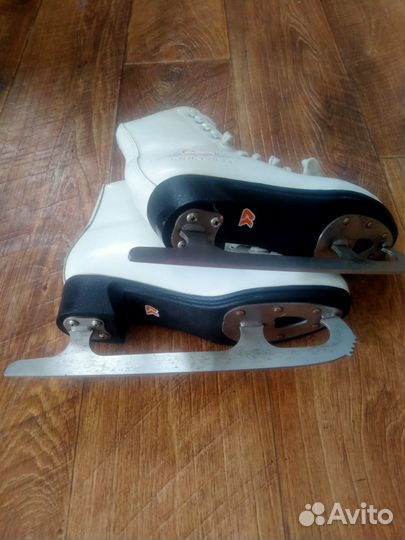 Продам коньки