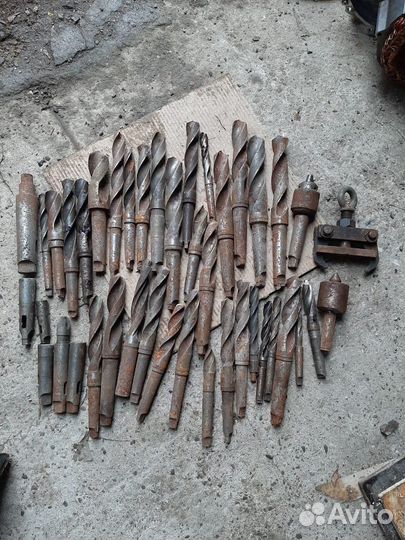 Сверла по металлу СССР, набор ключей, метчики, фре