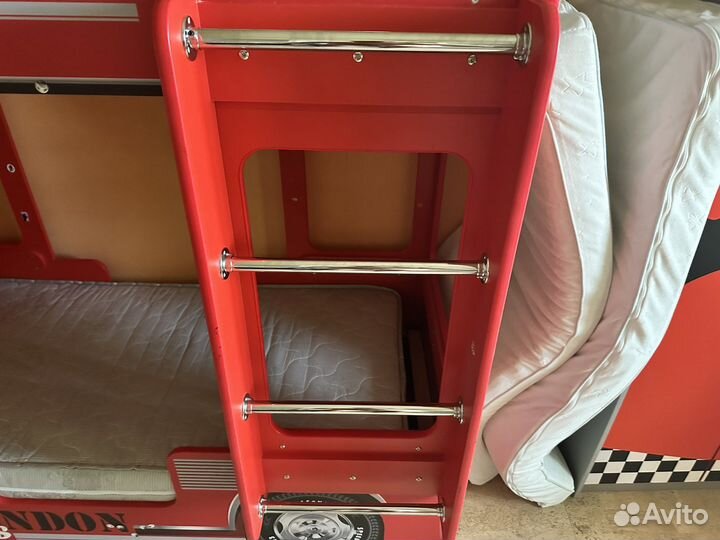 Двухъярусная кровать автобус