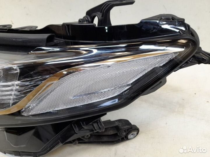 Фара левая Toyota Camry 70 2017-2021