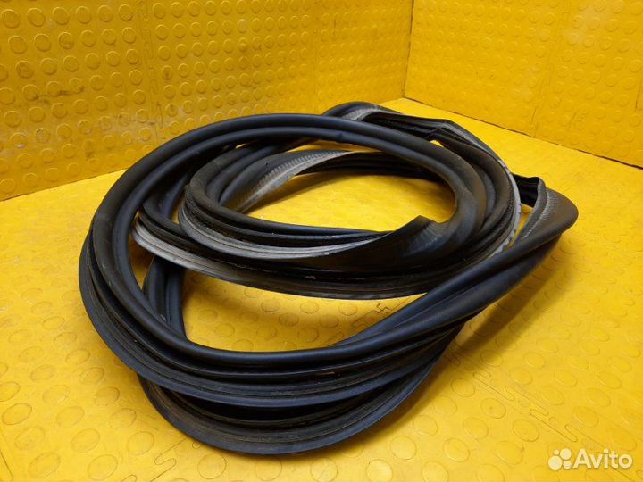 Б/У Уплотнитель крышки багажника В хорошем