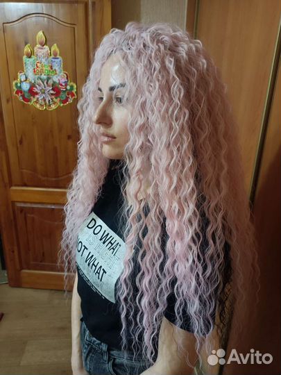 Модель афролоконы и афро косы