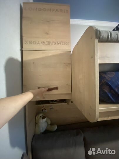 Кровать двухьярусная