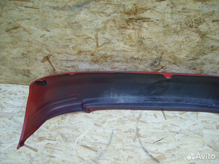 Бампер задний Toyota Starlet P90 Красныйтрещина