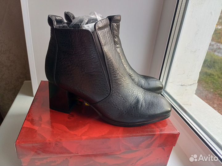 Ботинки демисезонные женские нат.кожа 37 р-р