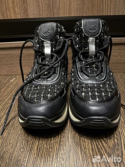 Кроссовки женские