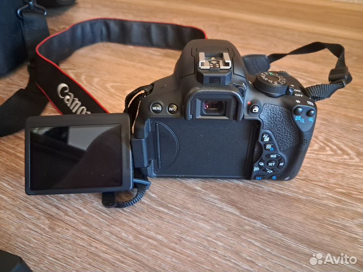 Зеркальный фотоаппарат canon 700d