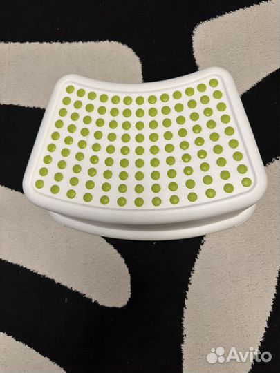 Продается новая подставка для ребенка икея