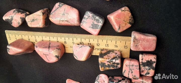 Камень родонит