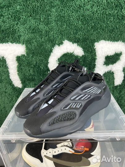 Adidas yeezy boost 700 v3