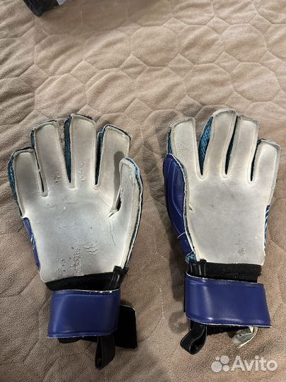 Футбольные вратарские перчатки