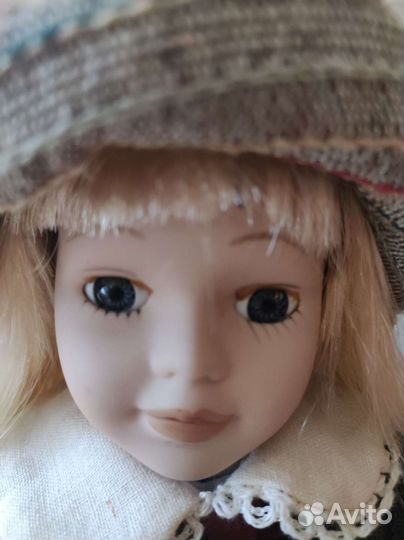 Кукла фарфоровая коллекционная