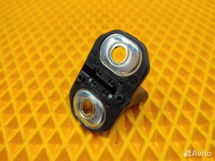 Петля замка двери Mercedes Cls W219 3.5 M272 2007