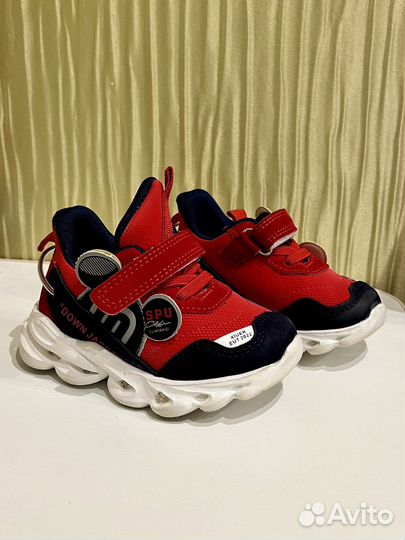 Кроссовки детские