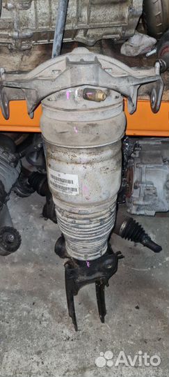 Стойка пневматическая в сборе передняя правая