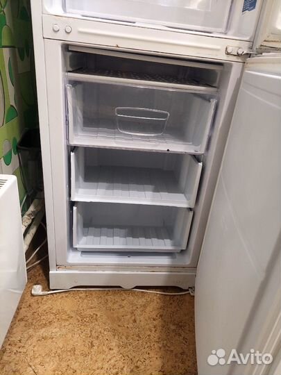 Холодильник Indezit