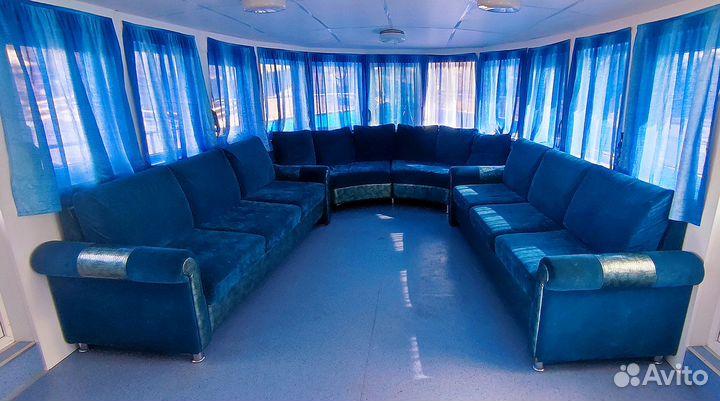 Прогулочный теплоход