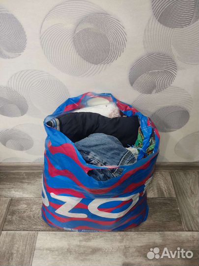 Пакет с детскими вещами