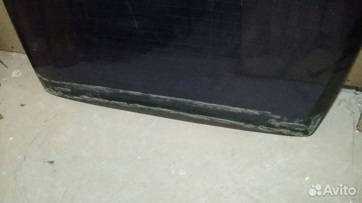 Стекло заднее на mercedes210