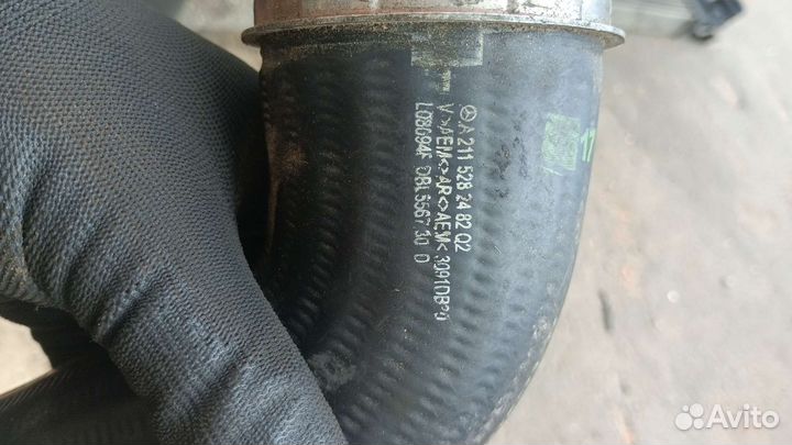 Патрубок интеркуллера Mercedes e class 211