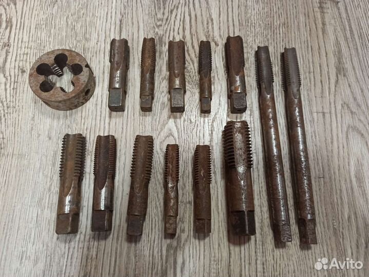 Метчики и плашка СССР 13 штук