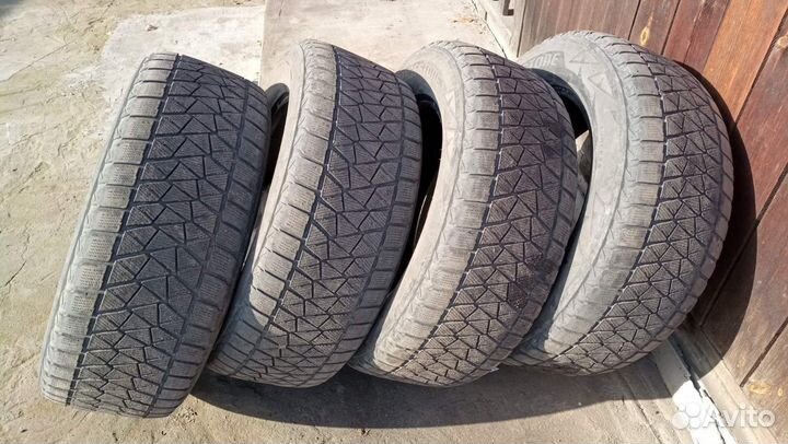 Bridgestone Blizzak DM-V2 265/60 R18