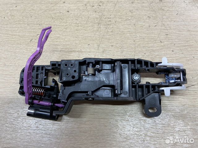 Кронштейн ручки двери задней правой Toyota Rav4 50