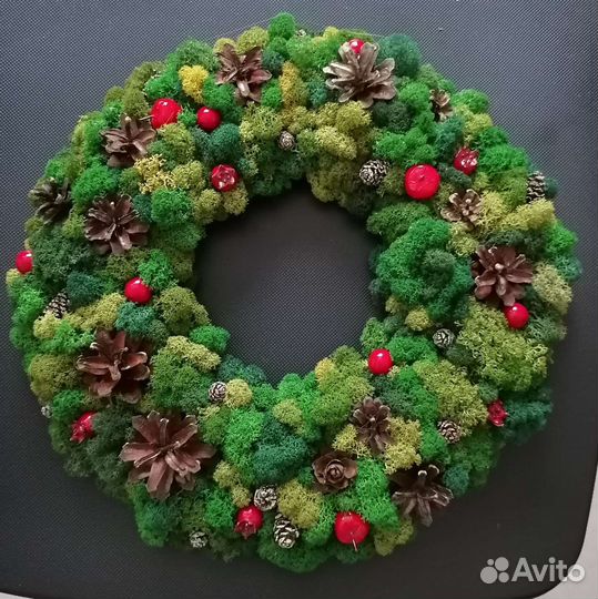 Новогодний венок из стабилизированного мха