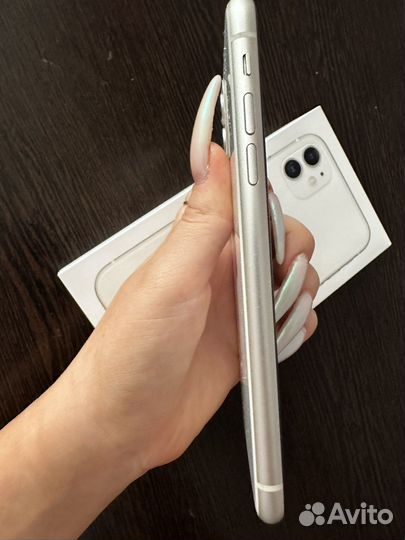 Телефон iPhone 11