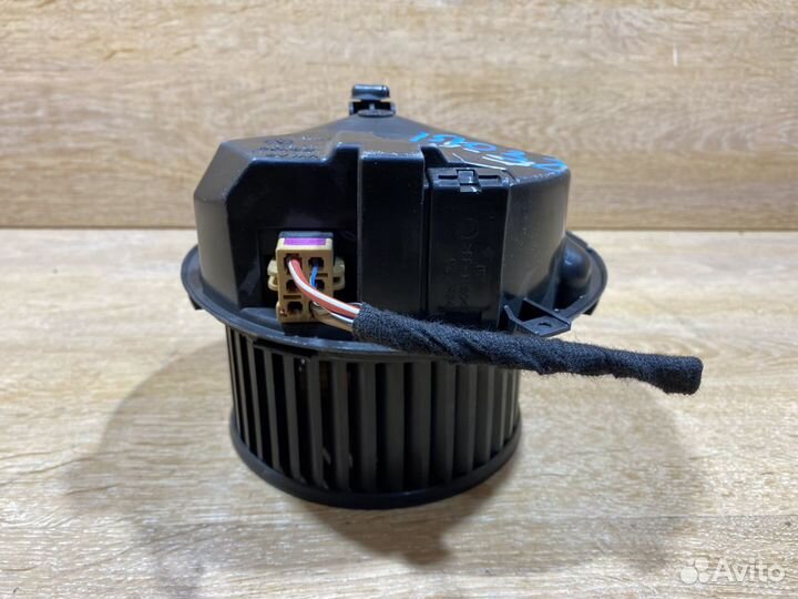 Моторчик печки Volkswagen Golf 5 151032