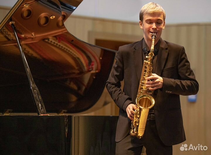 Саксофонист на праздник. Уроки игры на саксофоне