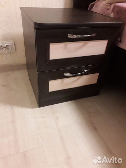 Прикроватные тумбочки 2 шт