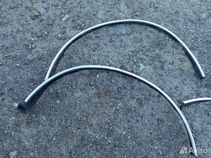 Молдинги на крылья Toyota Crown uzs 131