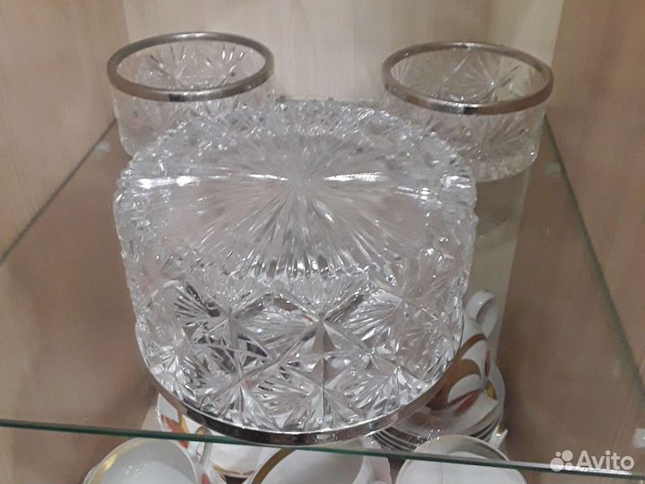 Вазы хрустальные винтажные с металлическим ободком