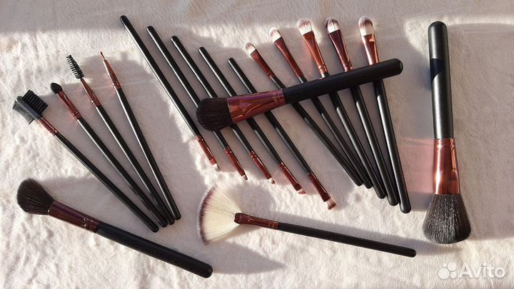 Набор кистей для макияжа 18 шт в чехле