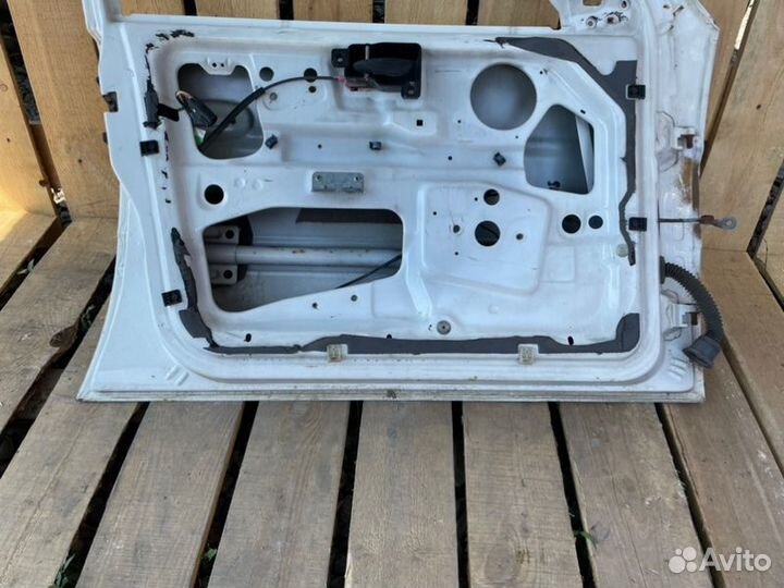 Дверь передняя левая Ford Escort 1997