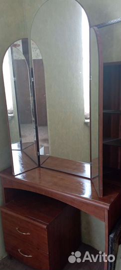 Тумба трюмо