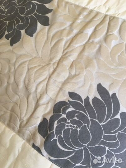 Покрывало на 2 х спальную кровать,подушки на диван