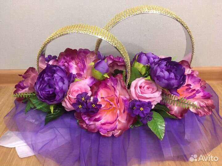 Свадебные украшения на машину в сиреневом цвете