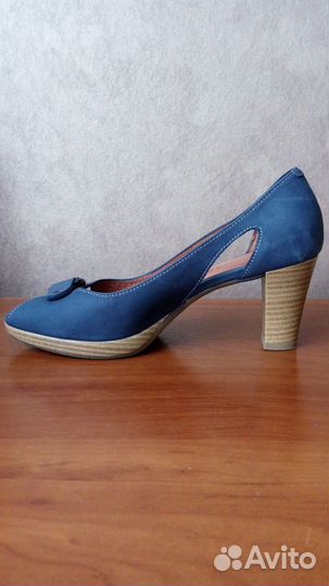 Туфли на танкетке (женские, 37 размер)