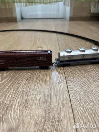 Железная дорога с поездом