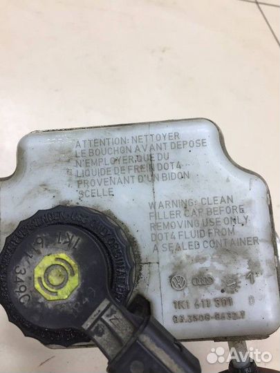 Главный тормозной цилиндр в сборе