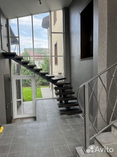 Лестница на второй этаж