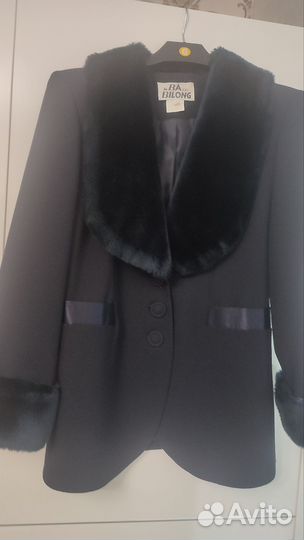 Жакет с меховым воротником и манжетом