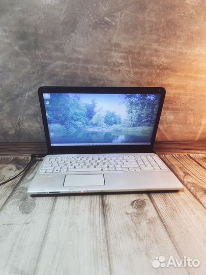 Ноутбук Sony Vaio белый/Radeon HD 6650m/i5