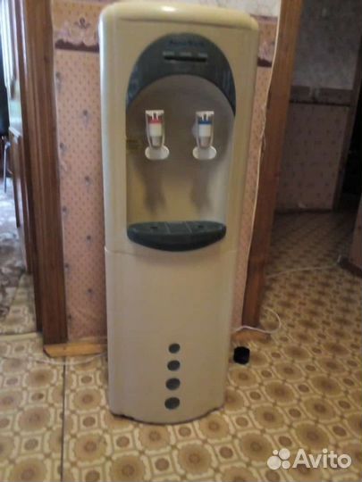 Куллер для воды напольный