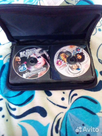 Музыка и пустые диски сиди и т.д