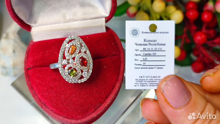 Крупное сверкающее кольцо, 19 р-р 6,25 гр, s925