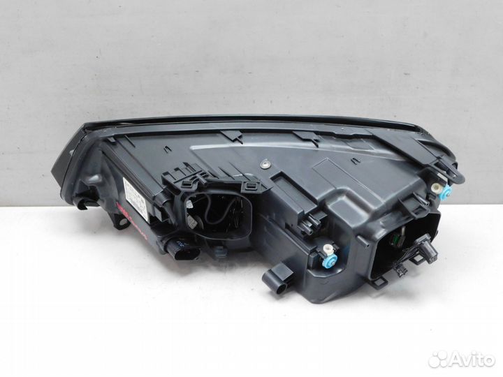 Фара правая Volkswagen Touareg